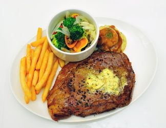 Heißluftfriteuse - Steak mit Pommes